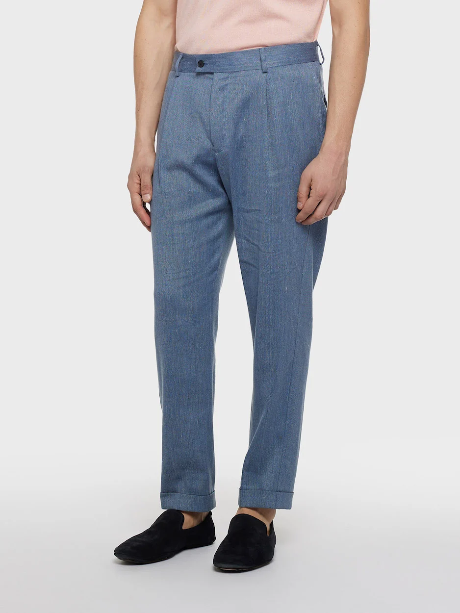 Pantalone carrot fit in lino e lana blu denim