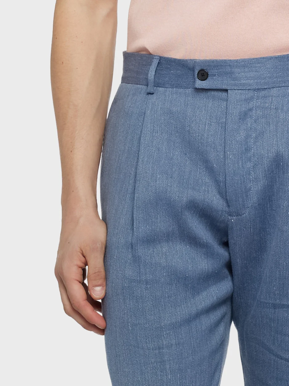 Pantalone carrot fit in lino e lana blu denim - Image 5